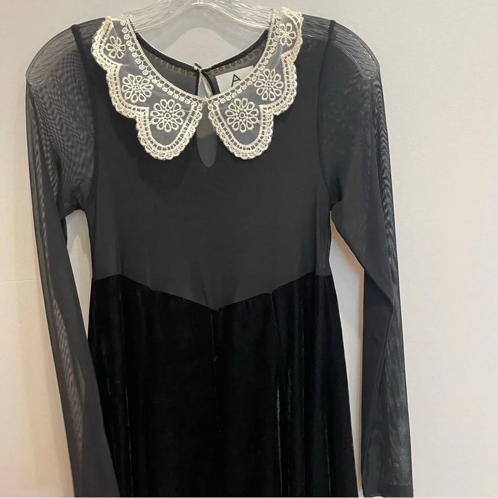 Unif Wednesday mini dress in black velvet with lace color and mesh top